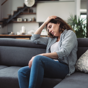 Zawroty głowy przy wstawaniu – co oznacza, przyczyny, kiedy do lekarza